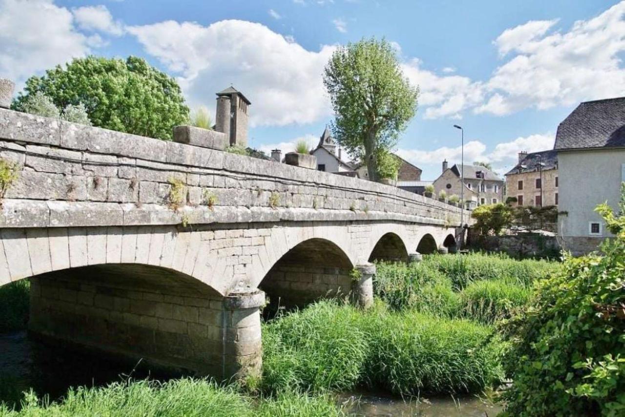 Le Gite De La Vieille Eglise De Coussergues エクステリア 写真